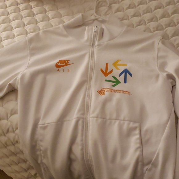 Zip up - Picture 1 of 1